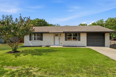 Photo of 214 E Evans Street, Pilot Point, TX 76258 (MLS # 21352943)