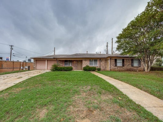 1706 S TRAVIS AVE, DENISON, TX 75021 - Image cff61de55a96cb3ba85346b50ca8a940/2757995799