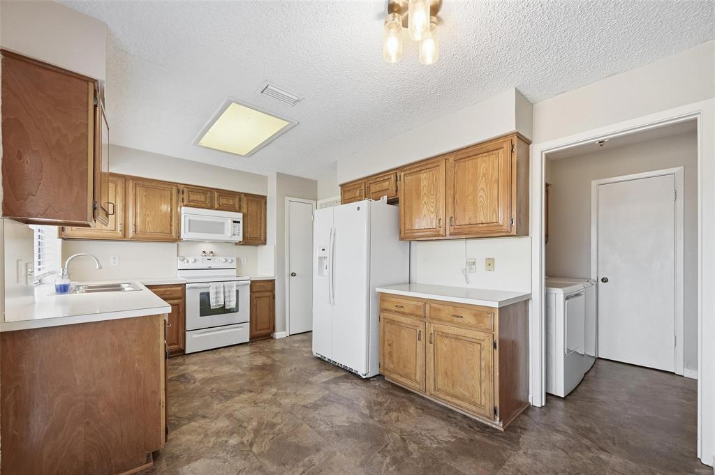 2621 Summertree Drive