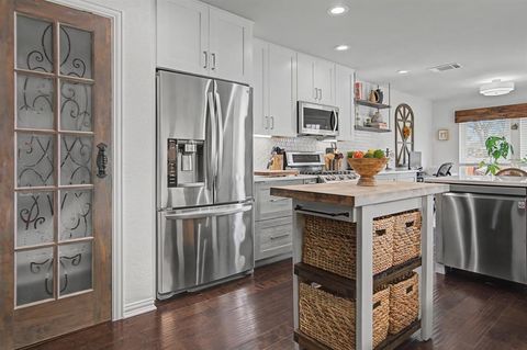 2709 Park Avenue Bedford TX 76021