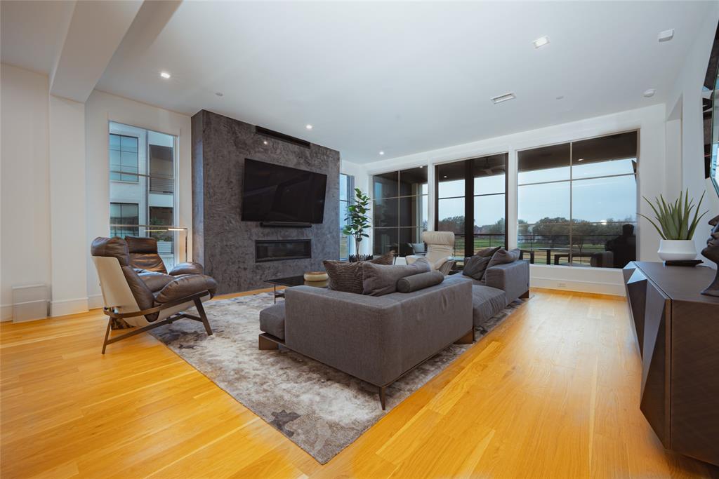 300 O Connor Ridge Boulevard 16