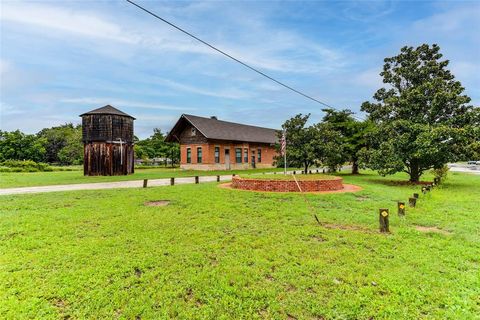Photo of 211 Main Street, Rosser, TX 75157 (MLS # 21327820)
