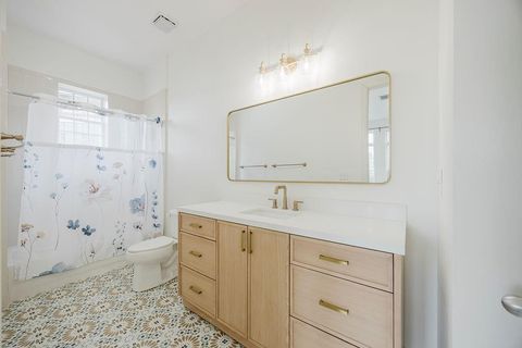 Tiny photo for 2335 Worthington Street, Dallas, TX 75204 (MLS # 21090674)