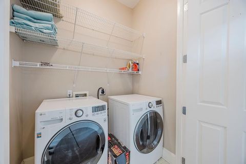 Tiny photo for 2335 Worthington Street, Dallas, TX 75204 (MLS # 21090674)