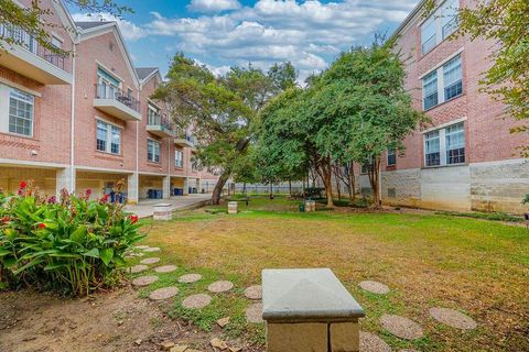 Tiny photo for 2335 Worthington Street, Dallas, TX 75204 (MLS # 21090674)