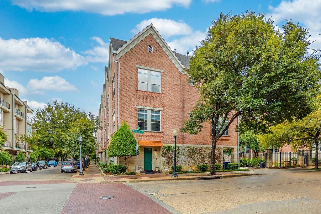 Grenedier - Residential Lease