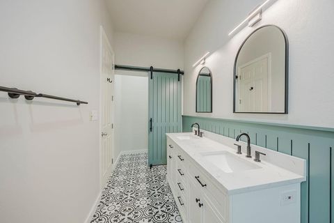 Tiny photo for 2335 Worthington Street, Dallas, TX 75204 (MLS # 21090674)