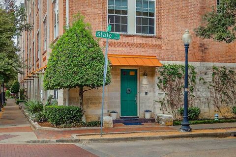 Photo of 2335 Worthington Street, Dallas, TX 75204 (MLS # 21090674) Photo of 2335 Worthington Street, Dallas, TX 75204 (MLS # 21090674)