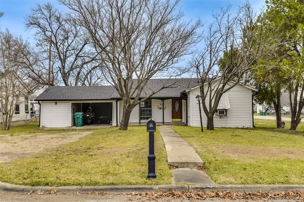 Photo of 510 S Church Street, Ferris, TX 75125 (MLS # 21138205)