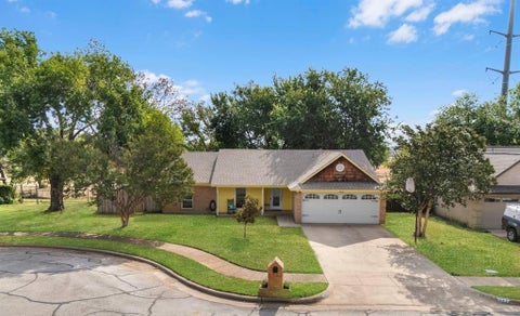 Photo of 3032 Oak Valley Drive, Bedford, TX 76021 (MLS # 21370740)