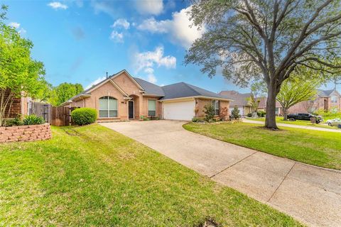 Photo of 2231 Templeton Drive, Arlington, TX 76006 (MLS # 21286050)