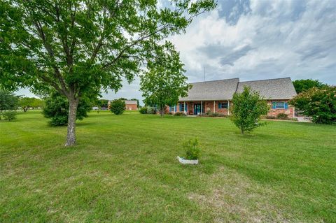 Photo of 7457 Somerset Lane, Aubrey, TX 76227 (MLS # 21232299)