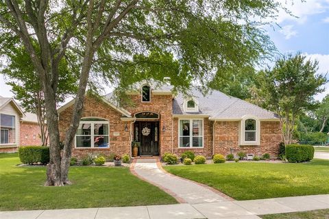Photo of 2432 Mesa Oak Trail, Plano, TX 75025 (MLS # 21291351)