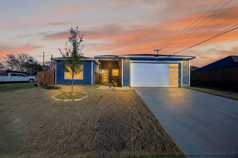 1913 E Myrtle Street Fort Worth TX 76104