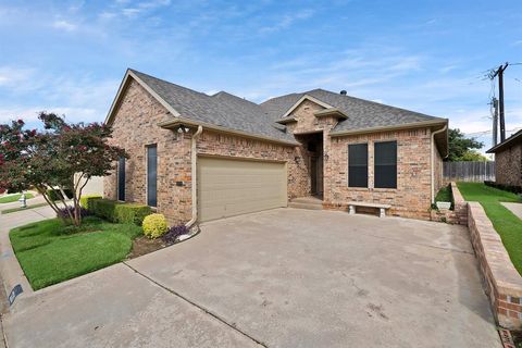 Photo of 1220 Woodland Park Drive, Hurst, TX 76053 (MLS # 21071259)