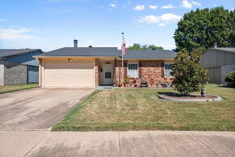 1010 California Trail Grand Prairie TX 75052