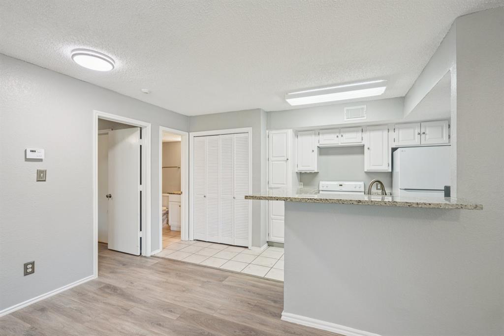 Oak Creek Condo - Residential