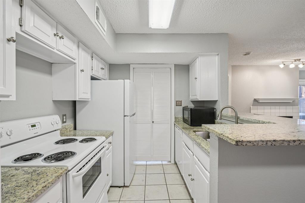 Oak Creek Condo - Residential