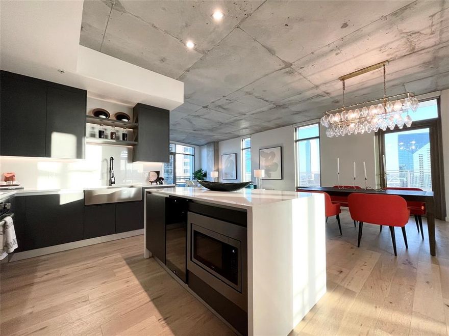 Welcome Home to the view of a lifetime! This unit gives you a unique opportunity to express your interior design skills. With striking two-toned finishes, concrete ceilings, hardwood flooring with no carpet throughout, this massive end unit gives you the perfect canvas to display a work of art. Enjoy panoramic views throughout the unit and capture an incredible sunset from the primary areas.