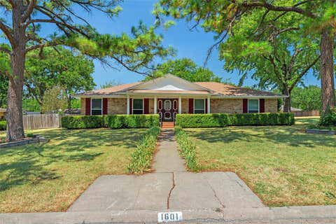 Photo of 1601 Dakota Drive, Garland, TX 75043 (MLS # 21363901)