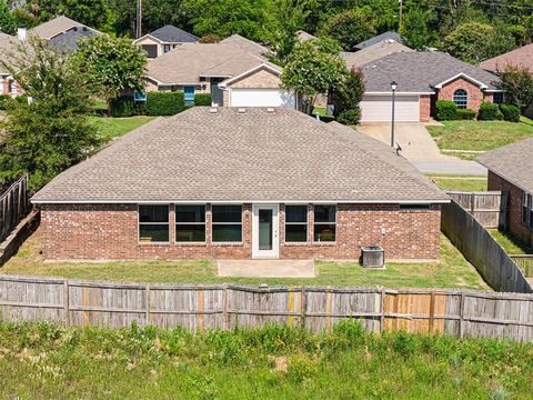 A home in Lindale