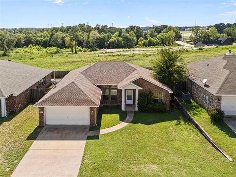 A home in Lindale