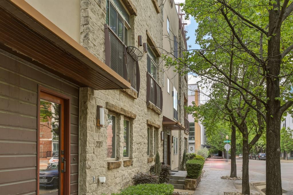 Sundance Row at State Thomas - Residential
