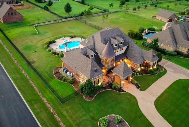7001 Diamond Oaks Drive