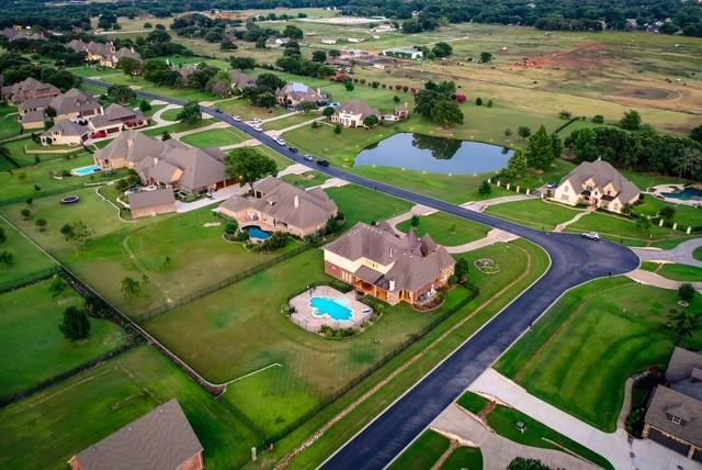 7001 Diamond Oaks Drive