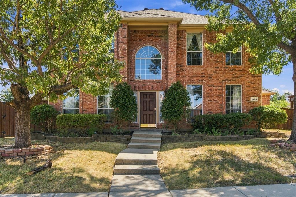 Photo of 1424 Sunswept Terrace, Lewisville, TX 75077 (MLS # 21392629)