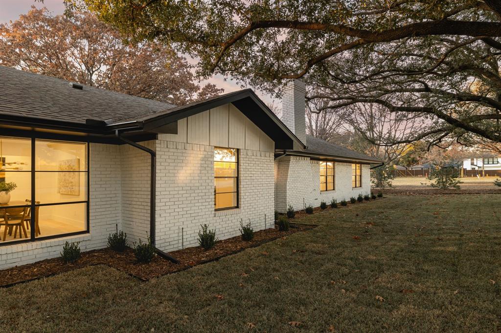 12151 Crestline Avenue