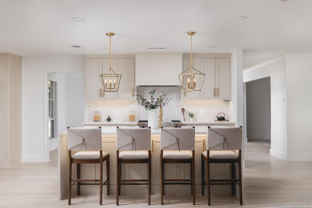 12151 Crestline Avenue