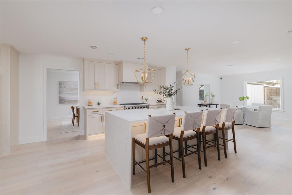 12151 Crestline Avenue