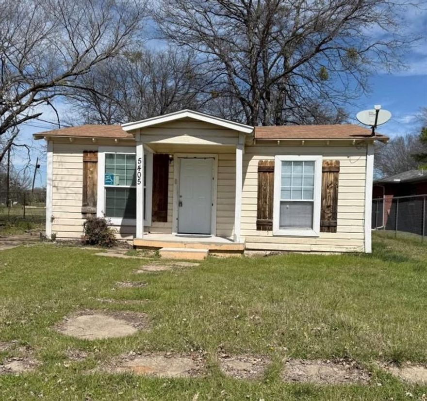 Welcome home! This delightful 2-bedroom, 1-bath residence offers the perfect blend of character, comfort, and convenience—ideal for first-time buyers, downsizers, or anyone looking for low-maintenance living.