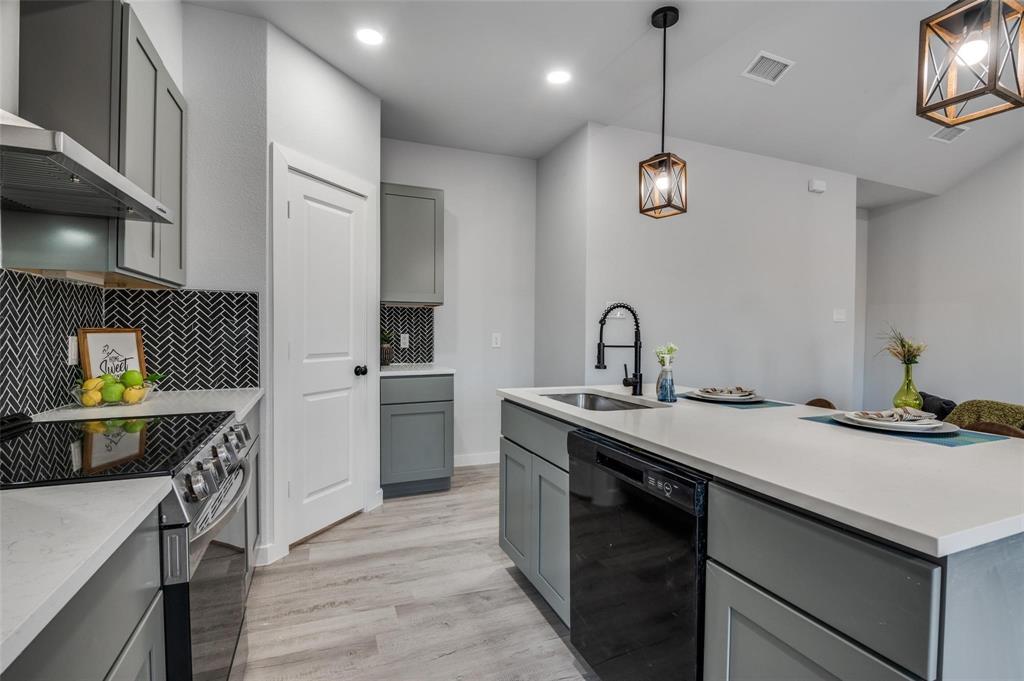 D Muckleroy - Residential