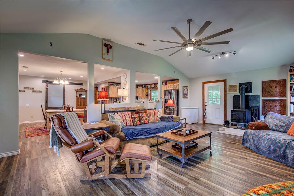 1437 Twin Oak Lane