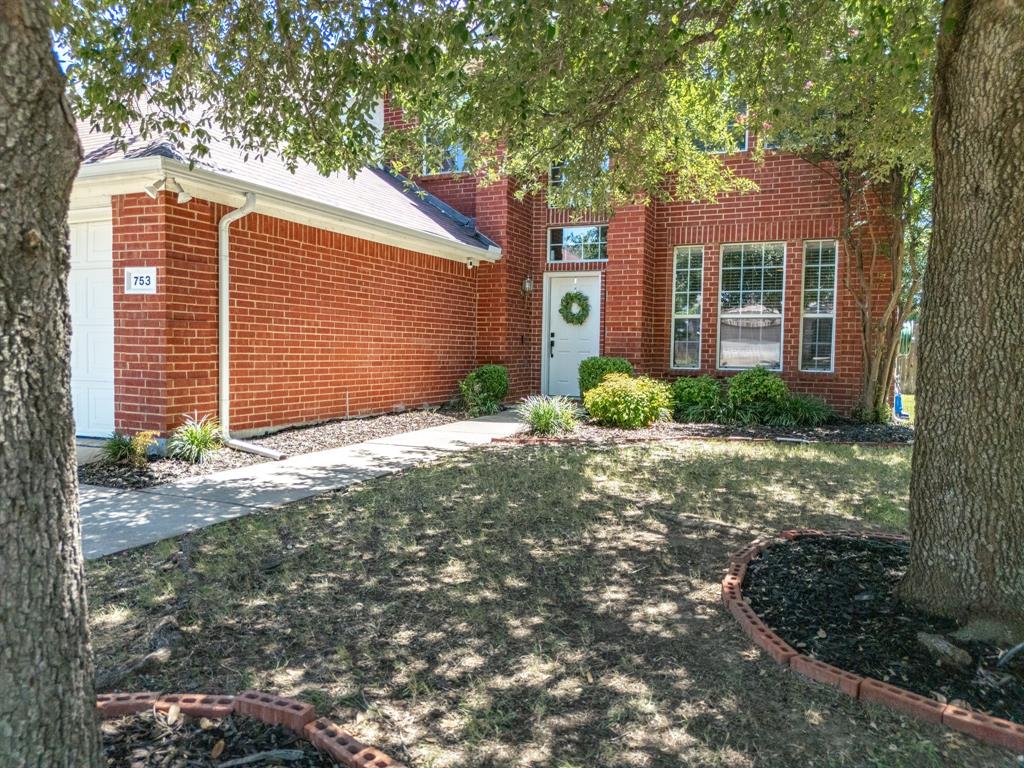 753 Bridle Trail