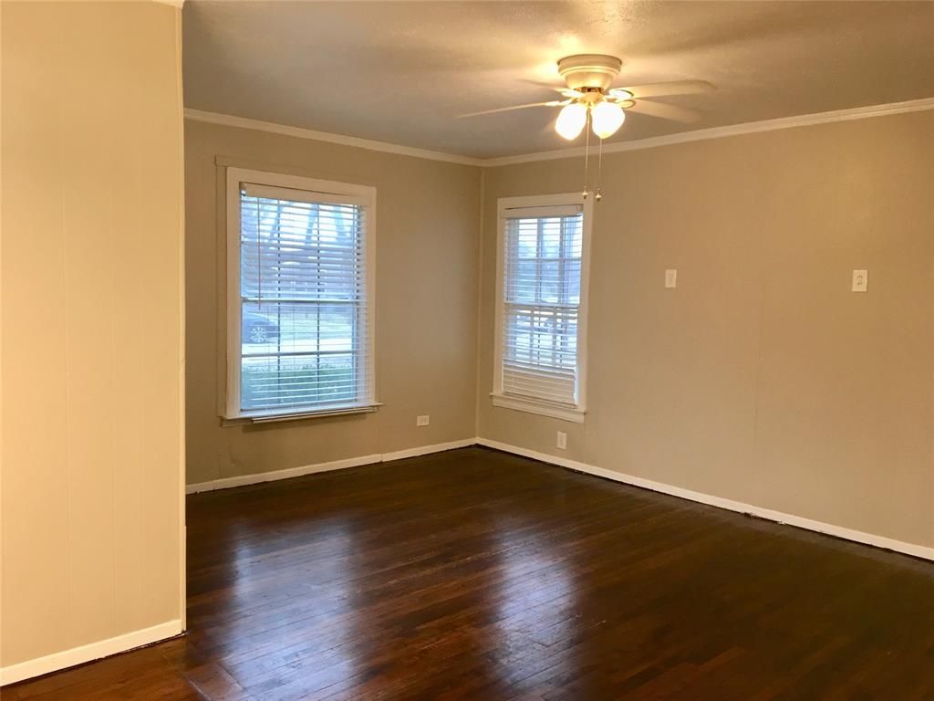 Photo of 425 S Locust Street, Mesquite, TX 75149 (MLS # 21194086)