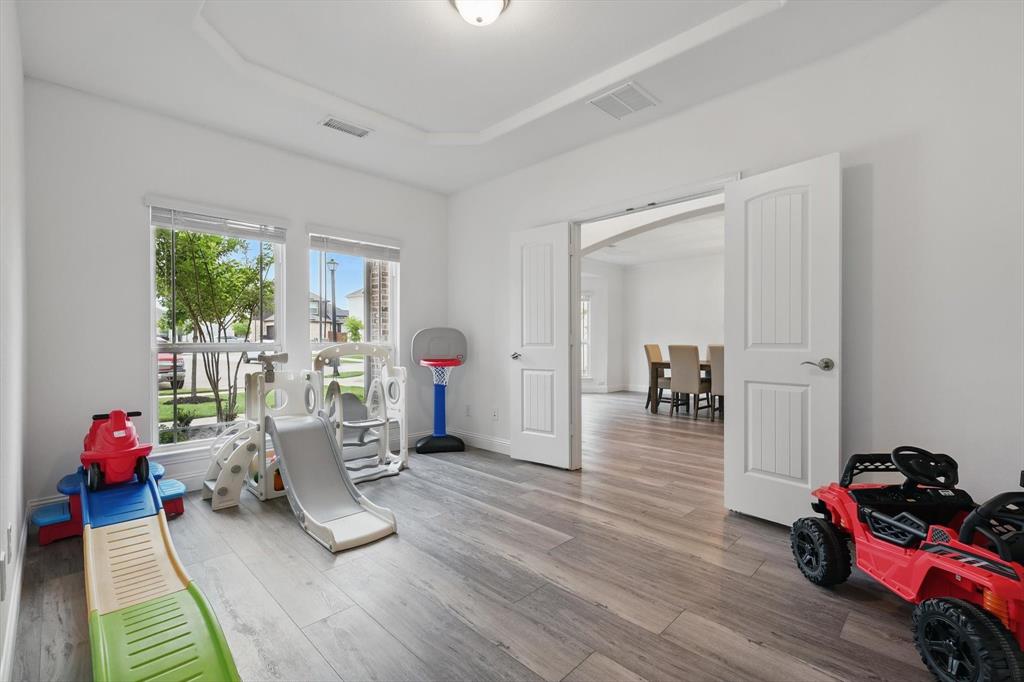 2821 White Plains Drive