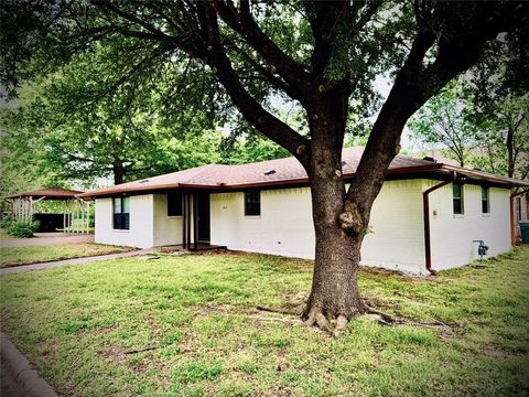 Photo of 914 W Hunt Street, Sherman, TX 75092 (MLS # 21176789)