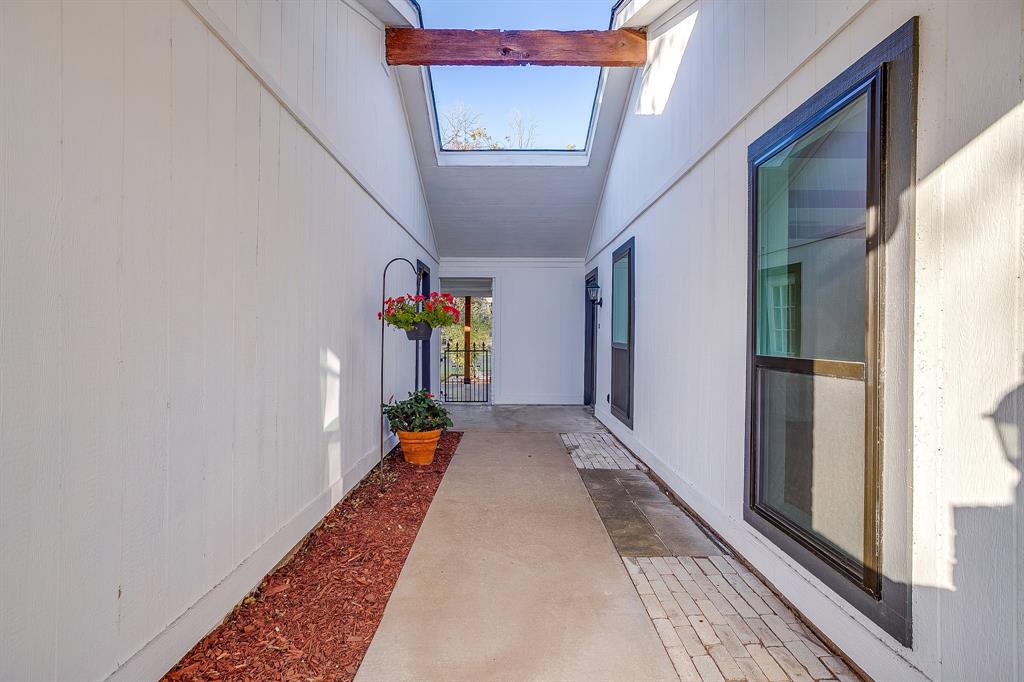 10127 Ravenswood Road