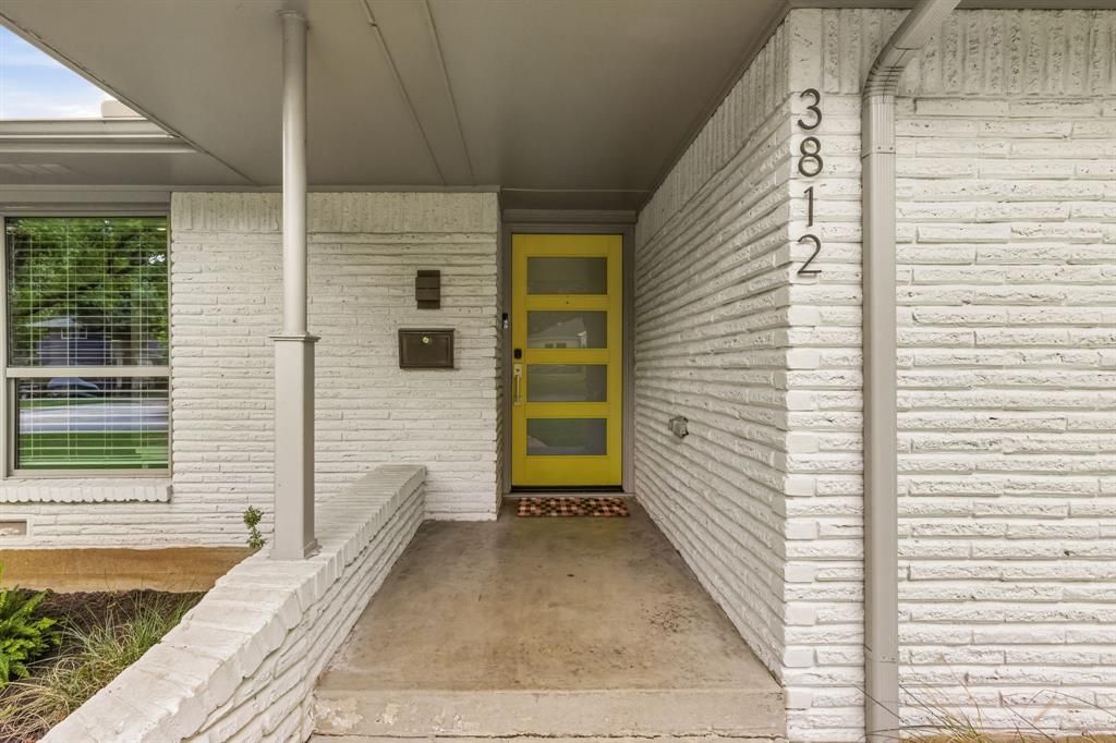 Photo of 3812 Periwinkle Drive, Dallas, TX 75233 (MLS # 21263090)