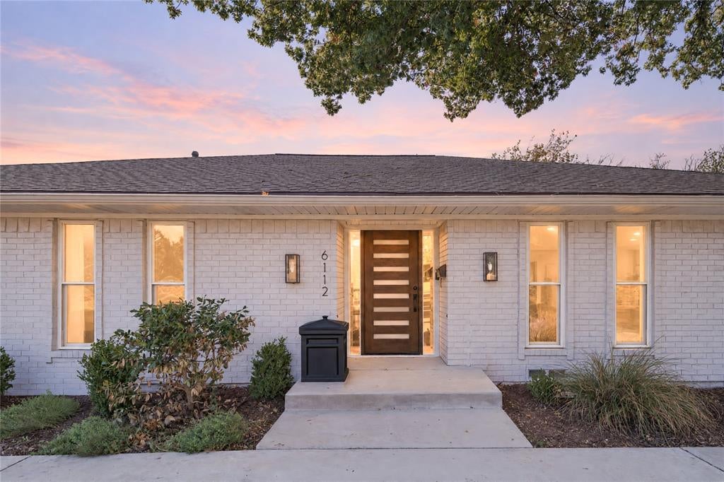 6112 E Lovers Lane