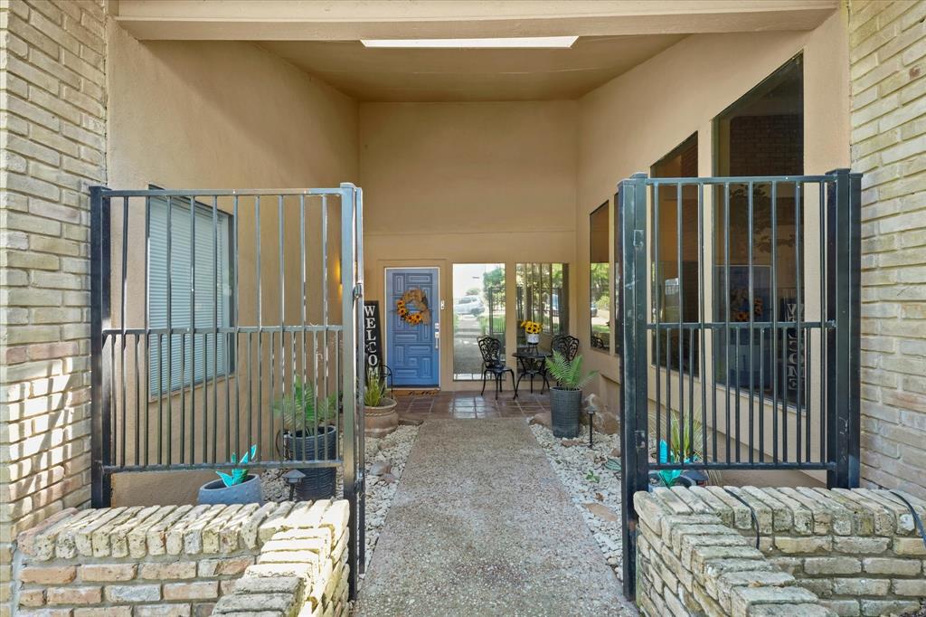 2304 Oak Forest Court