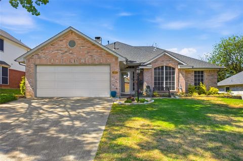 Photo of 4511 Queenswood Drive, Grand Prairie, TX 75052 (MLS # 21223616)