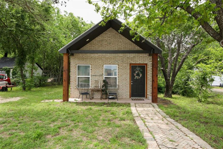 Discover this charming one bed, one bath home built in 2021 and nestled near historic downtown Nocona, TX. The open-concept living area with vaulted ceilings and luxury vinyl plank flooring offers a blend of comfort and style. Its proximity to local schools and downtown attractions makes it an ideal location for convenience and community engagement