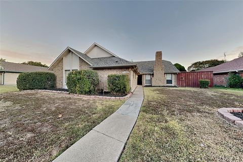 Photo of 2107 Eastpark Drive, Richardson, TX 75081 (MLS # 21093214)