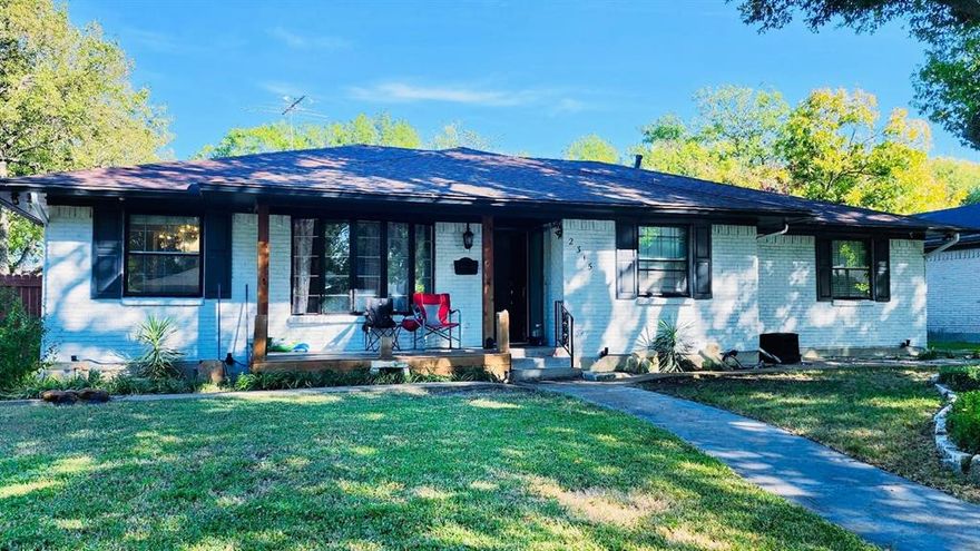 Beautiful house ready for new tenants! This great property offers a 4 beds 2 full baths and it's very well taken care off! Also, it has a big backyard, perfect for lots of friends and family fun! This is really a MUST SEE! Don't miss the opportunity to call this house your new home!