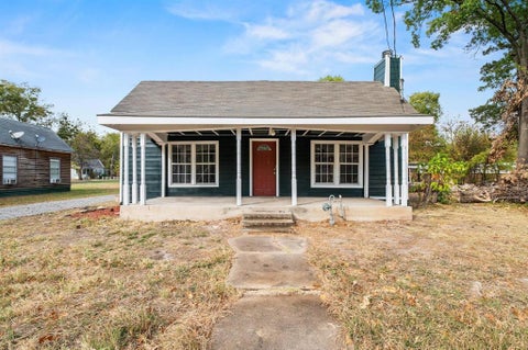 Photo of 1008 W 10th Street, Bonham, TX 75418 (MLS # 21351153)