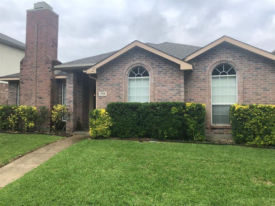 Well kept and cozy one story home in great location with easy access to George Bush Hwy, shopping and schools.  Wood floors in main room.  Neutral colors throughout.